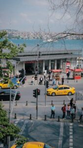 探寻新天地：海外移民的机遇与挑战全解析