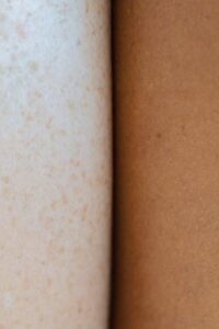 双重身份的秘密：探寻“两本护照”的多重世界