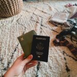 揭秘护照中介行业：便利背后的风险与真相探讨