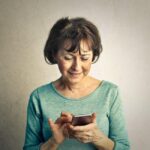 揭开“第二身份”的面纱：数字时代的多重自我探索