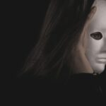 揭秘现代社会中的“第二身份”：身份认同的新篇章