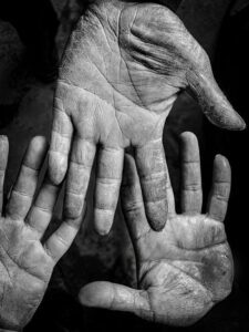 开启新生活：全面实用的现代移民指南解析