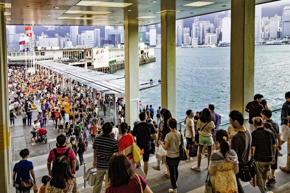 探索现代社会中的“第二身份”:身份多重性的思考与挑战 1 现代社会身份多重性的现状与表现