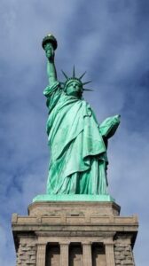 低成本移民指南：实用策略与省钱技巧全解析