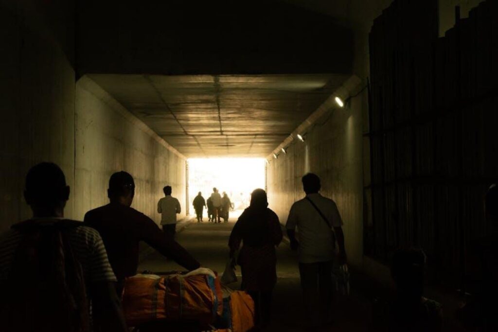 全家移民新篇章：追寻梦想与团聚的桥梁